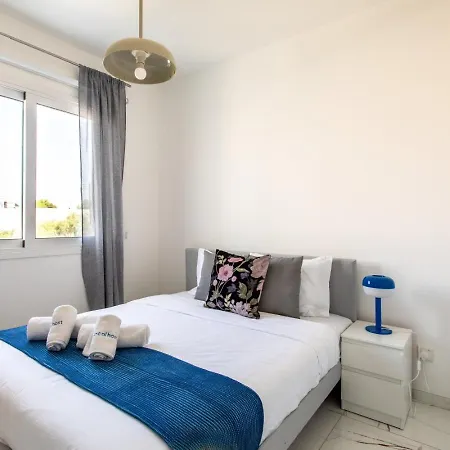 Platinum Breeze - 1-br & Balcony In Apartment Larnaca