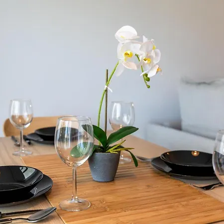 Platinum Breeze - 1-br & Balcony In * Larnaca