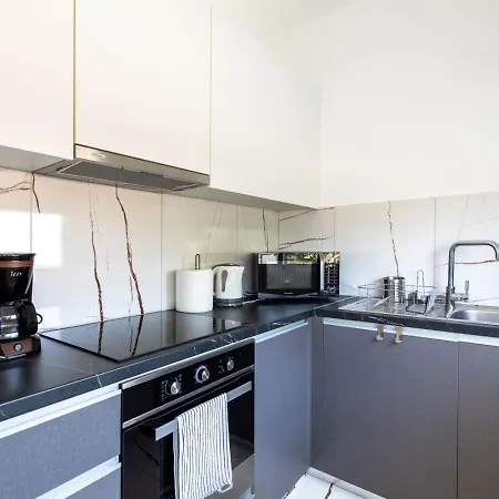 Apartment Platinum Breeze - 1-br & Balcony In Larnaca