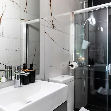 Platinum Breeze - 1-br & Balcony In Apartment *