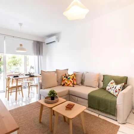 Platinum Breeze - 1-br & Balcony In Apartment Larnaca